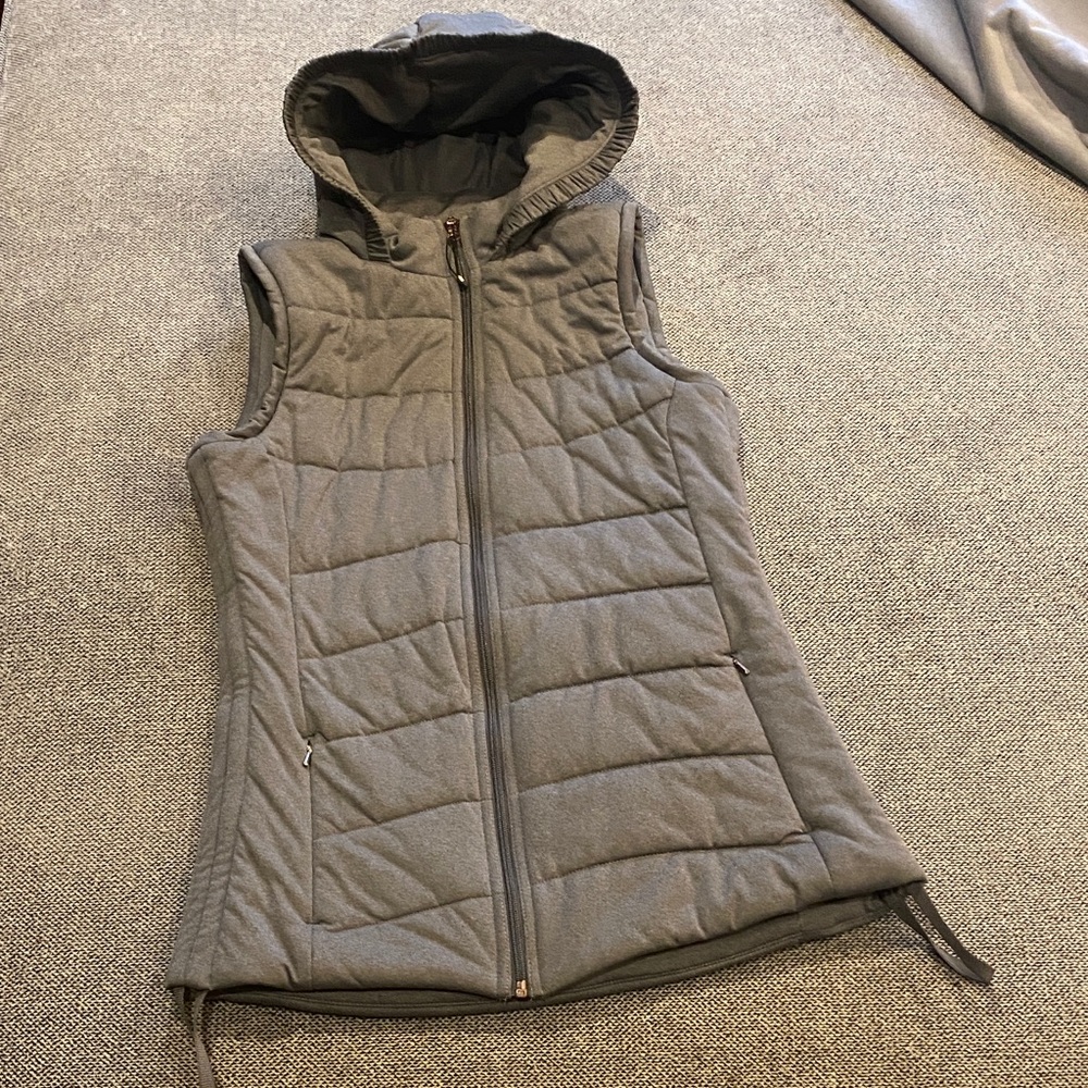 CALIA by Carrie Underwood Women's Gray Hooded Puffer Vest sz S